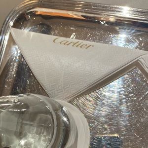 Meet your Posher, Elya